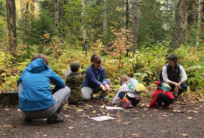 Kids learning how to use their senses outdoors